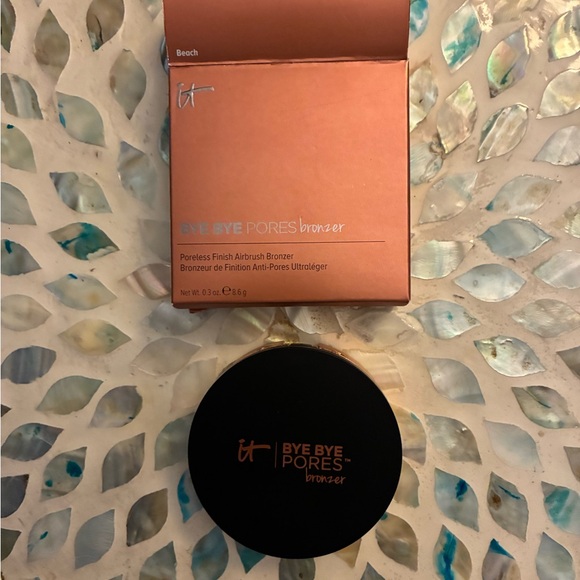 IT Cosmetics Tan Bronzer Contour - Picture 2 of 7